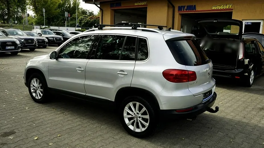 VOLKSWAGEN Tiguan -