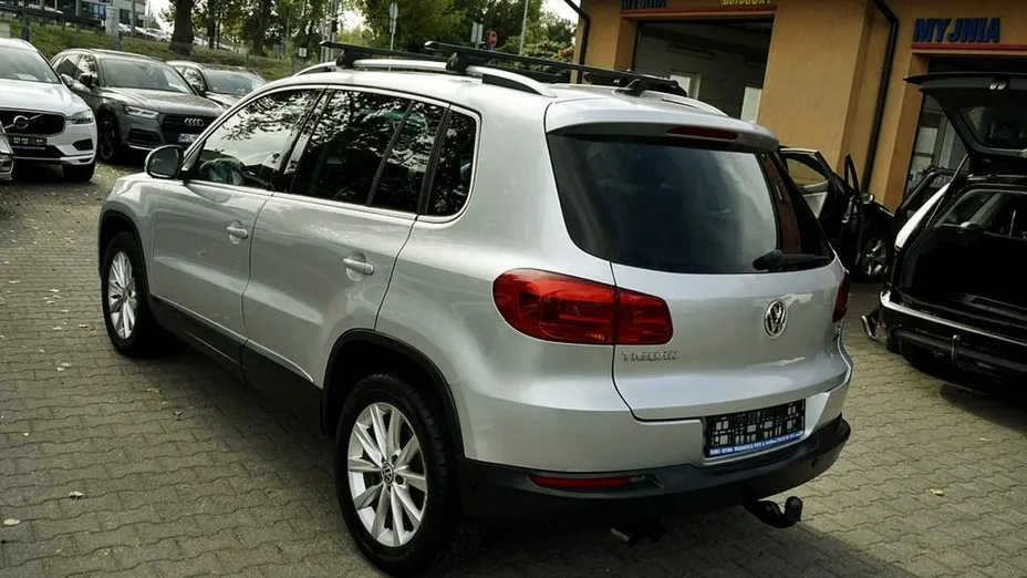 VOLKSWAGEN Tiguan -