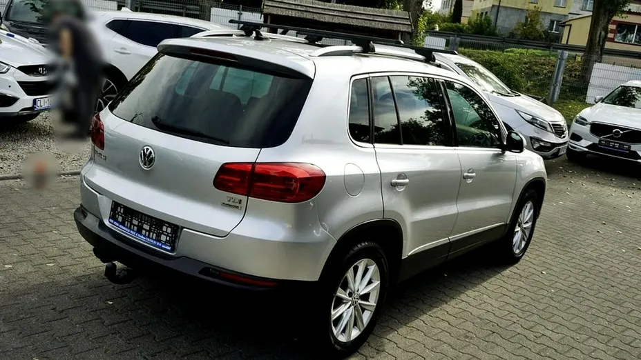 VOLKSWAGEN Tiguan -