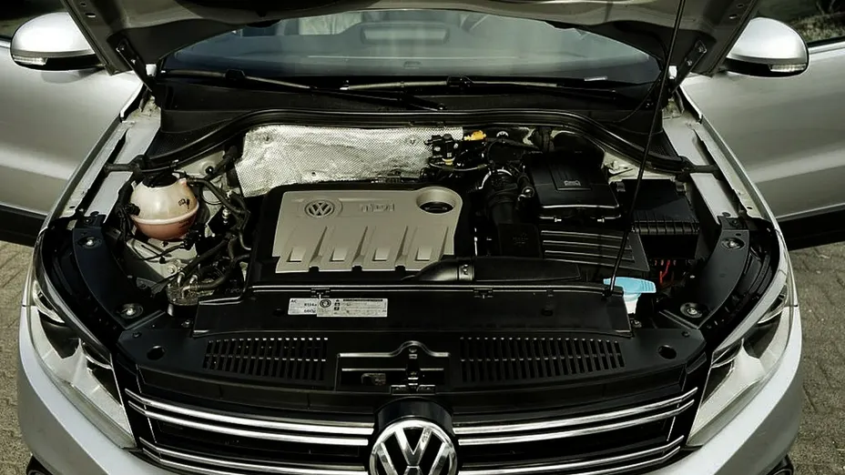 VOLKSWAGEN Tiguan -