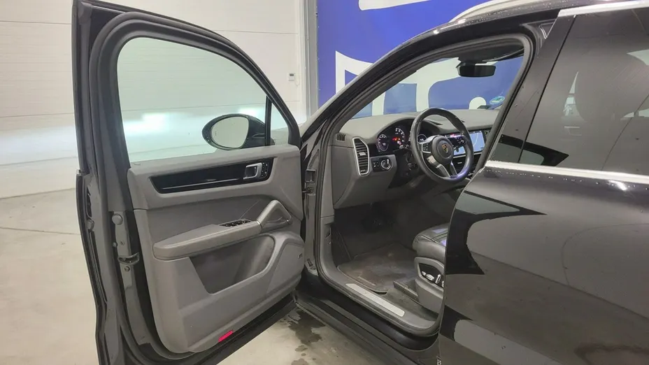 PORSCHE Cayenne -