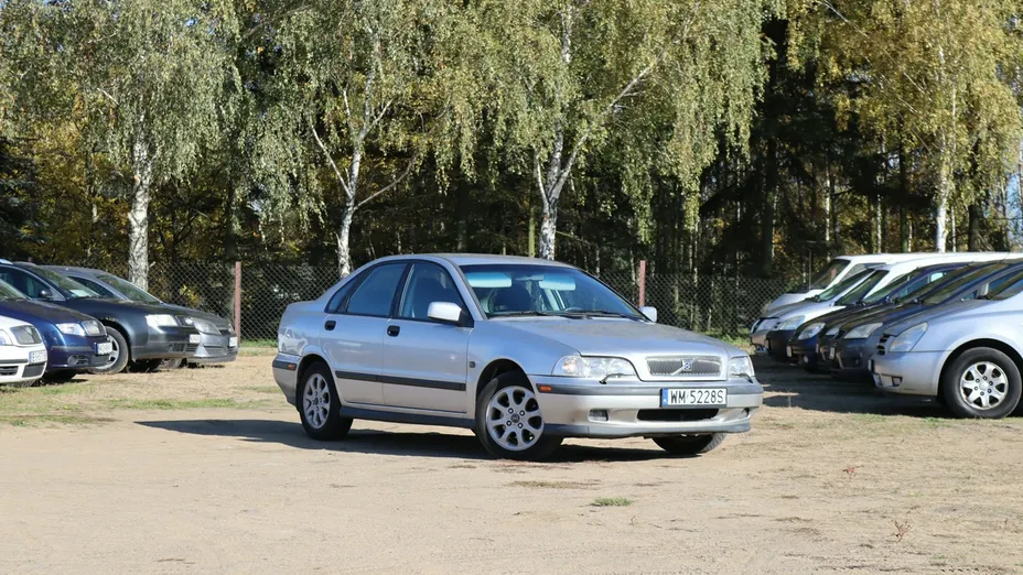 VOLVO S40 -
