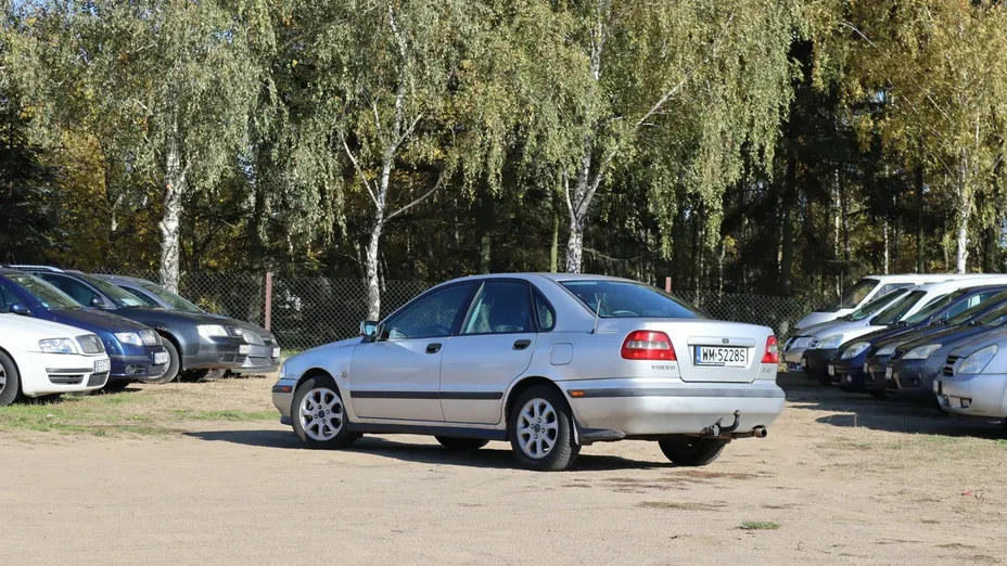 VOLVO S40 -
