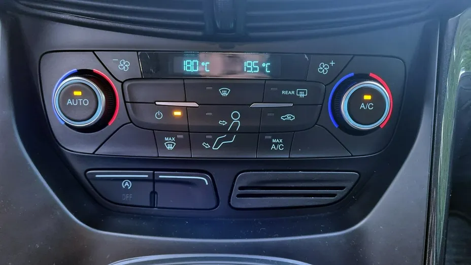 FORD Kuga -