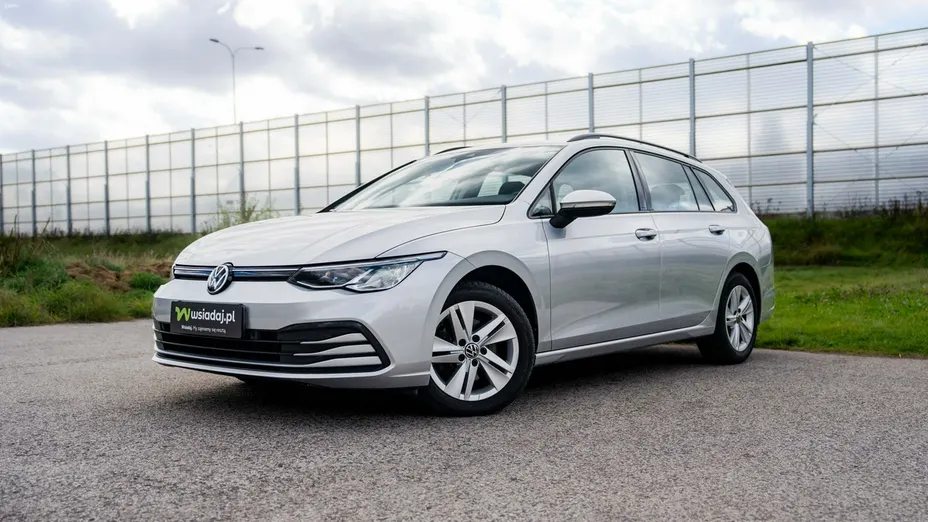 VOLKSWAGEN Golf -