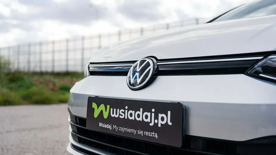 VOLKSWAGEN Golf -