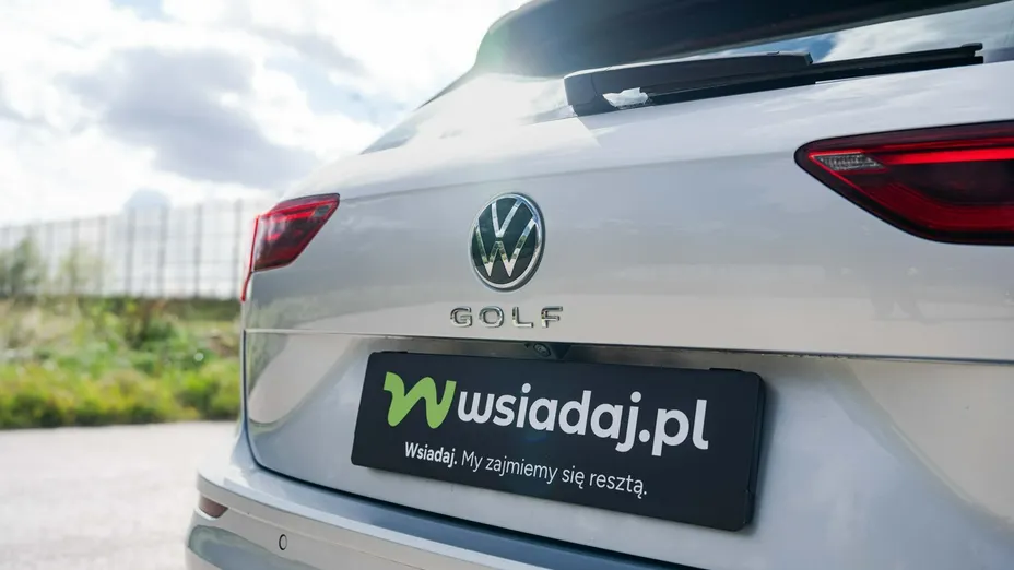 VOLKSWAGEN Golf -