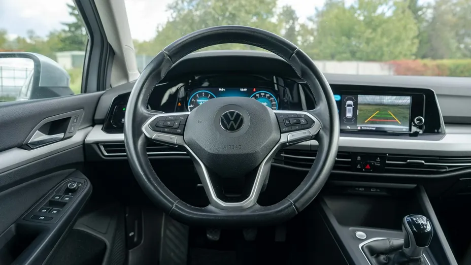 VOLKSWAGEN Golf -
