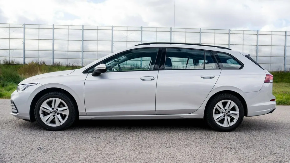 VOLKSWAGEN Golf -