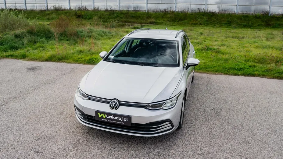 VOLKSWAGEN Golf -