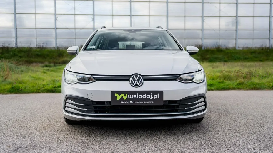 VOLKSWAGEN Golf -