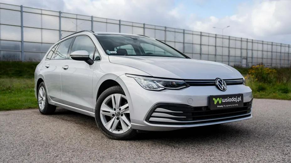 VOLKSWAGEN Golf -
