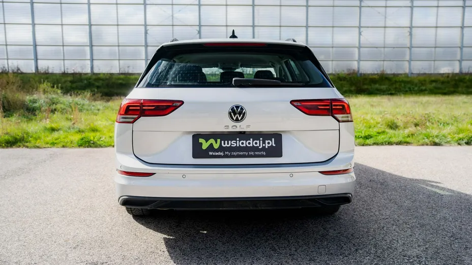 VOLKSWAGEN Golf -