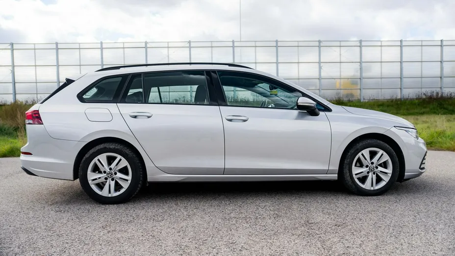 VOLKSWAGEN Golf -