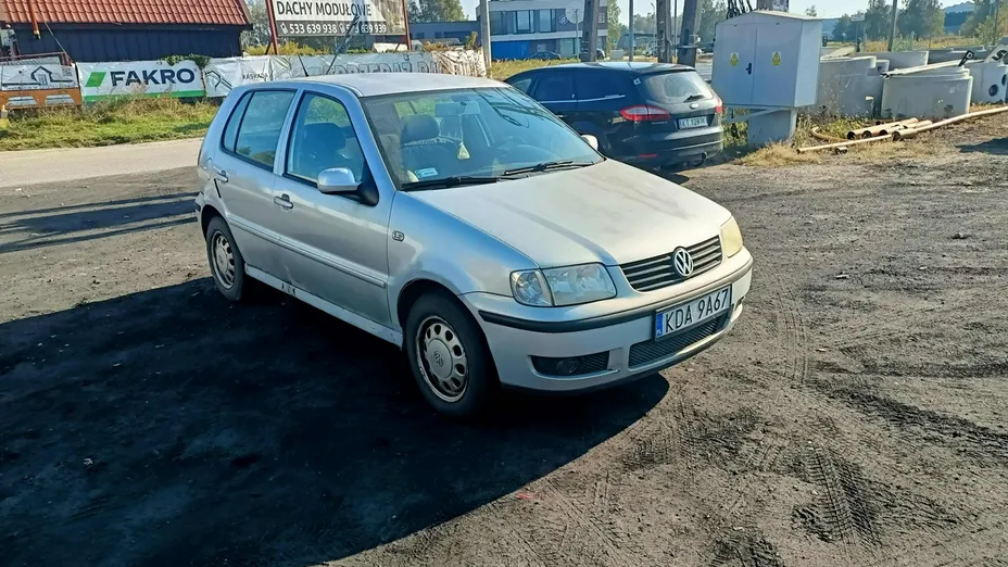 VOLKSWAGEN Polo -