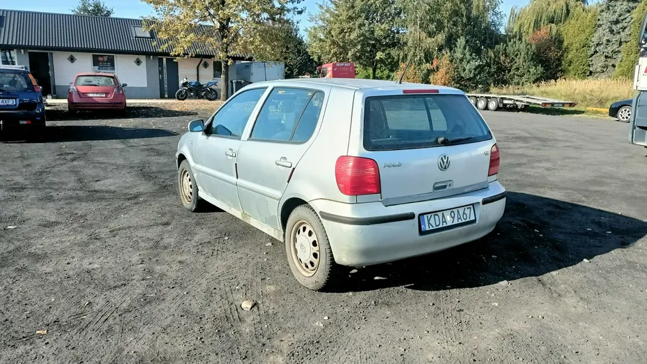 VOLKSWAGEN Polo -