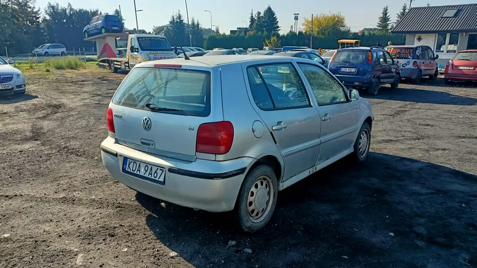 VOLKSWAGEN Polo -