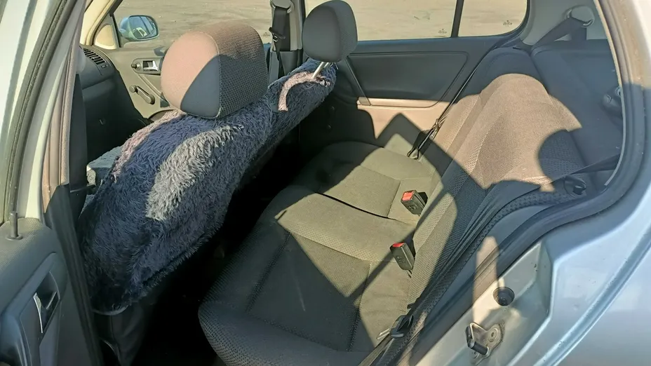 VOLKSWAGEN Polo -