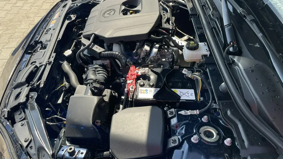 MAZDA 3 -