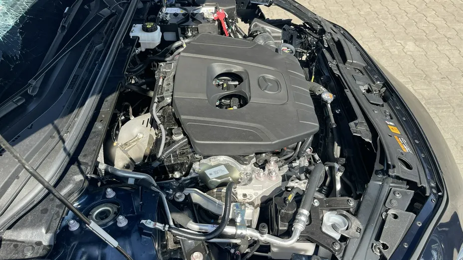 MAZDA 3 -