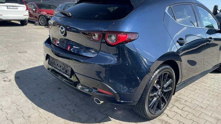 MAZDA 3 -