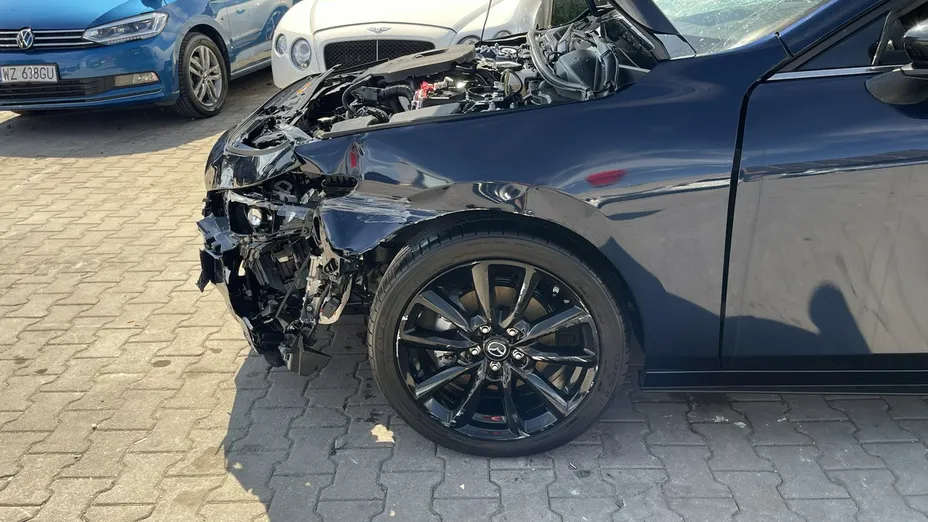 MAZDA 3 -