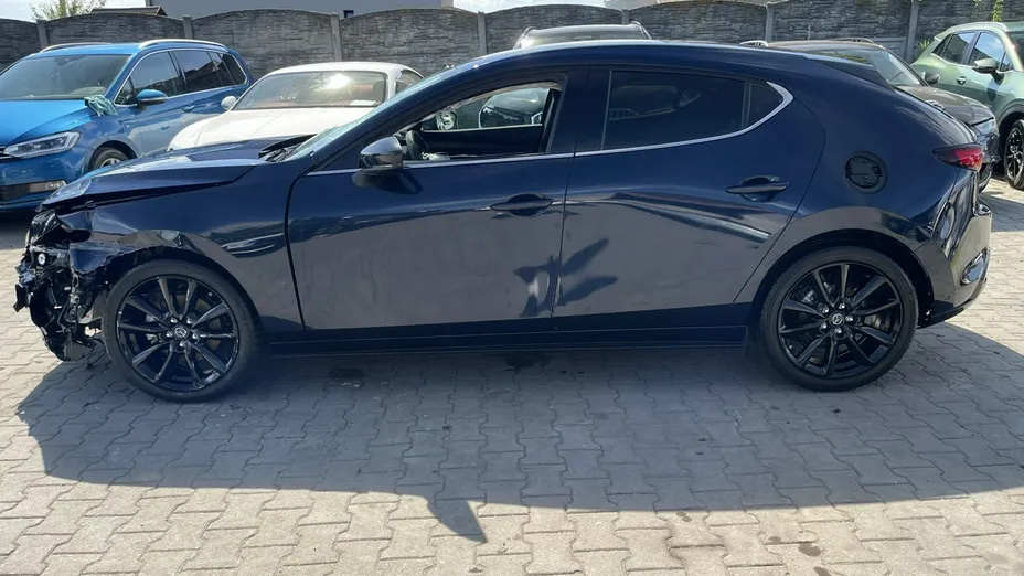 MAZDA 3 -
