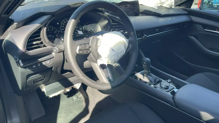 MAZDA 3 -