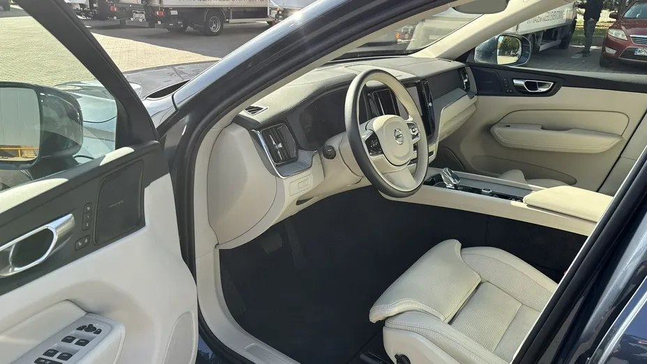 VOLVO XC60 -