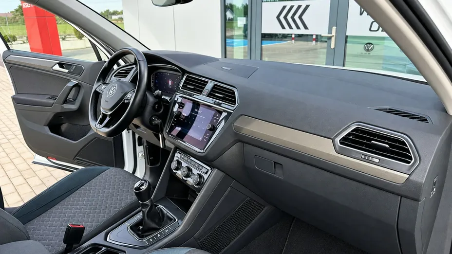 VOLKSWAGEN Tiguan -