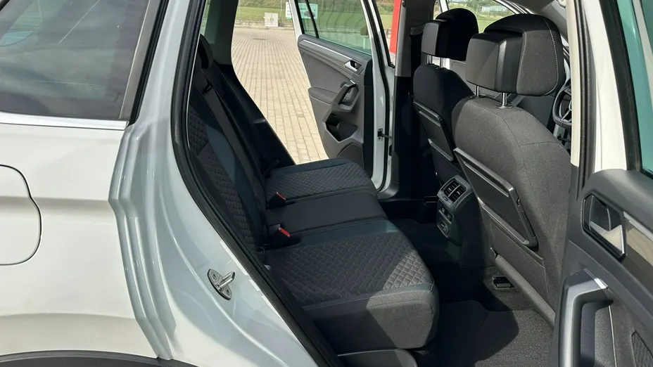 VOLKSWAGEN Tiguan -
