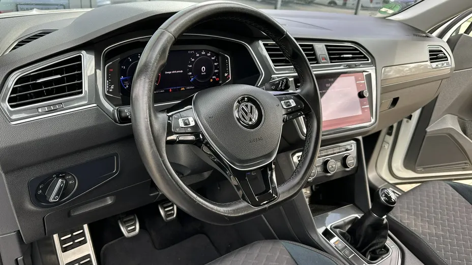 VOLKSWAGEN Tiguan -