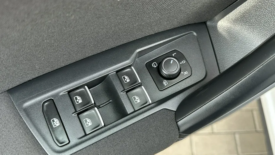VOLKSWAGEN Tiguan -