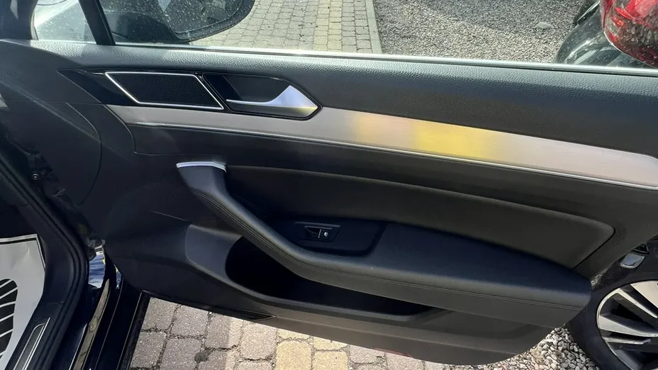VOLKSWAGEN Passat -