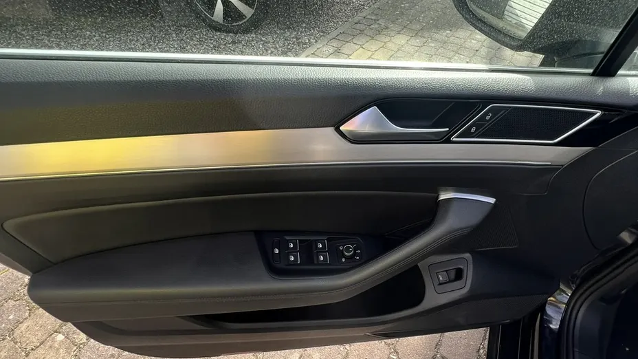 VOLKSWAGEN Passat -