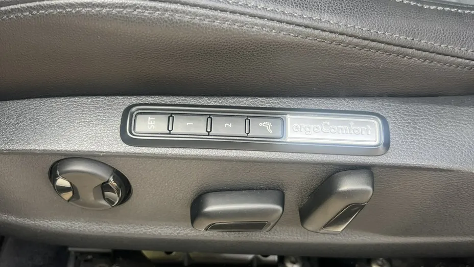 VOLKSWAGEN Passat -
