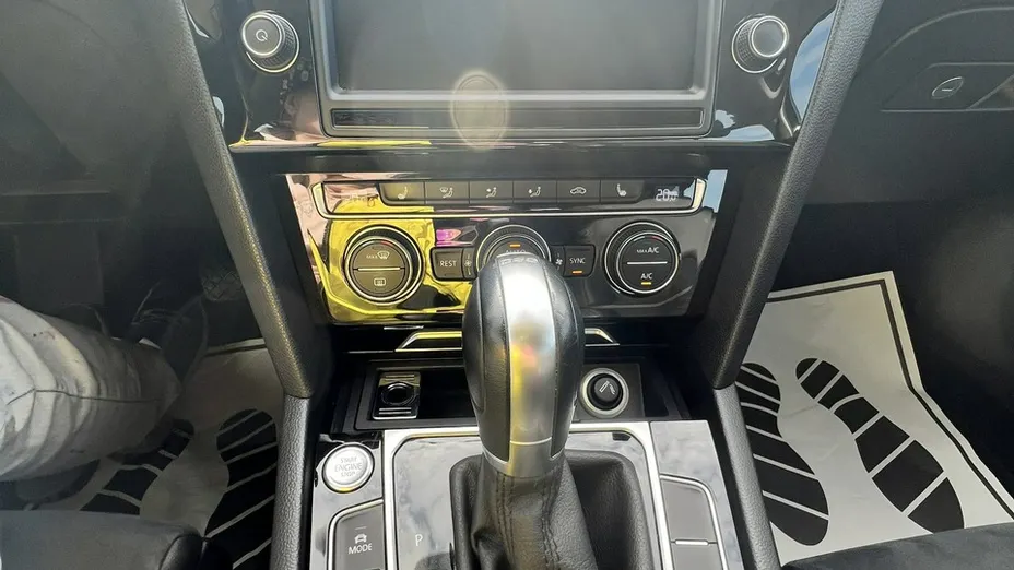 VOLKSWAGEN Passat -