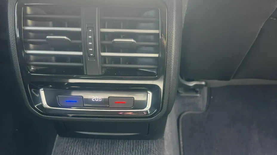 VOLKSWAGEN Passat -