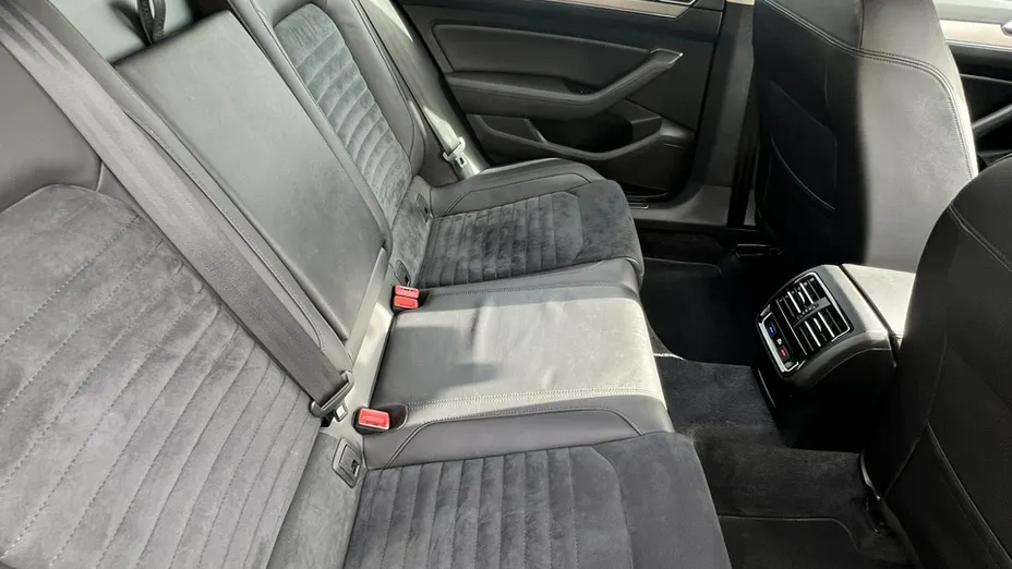 VOLKSWAGEN Passat -