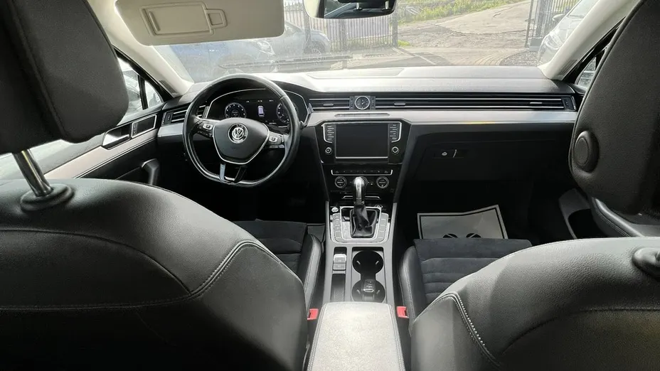 VOLKSWAGEN Passat -