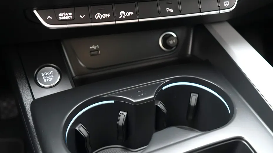 AUDI A4 -