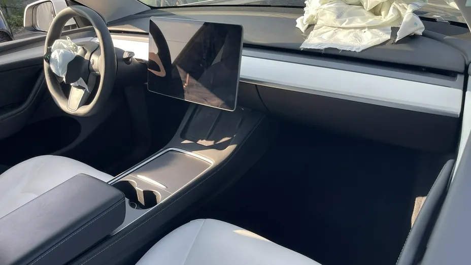 TESLA Model Y -