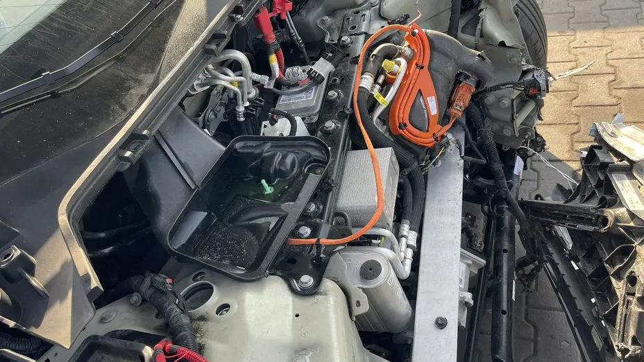 TESLA Model Y -