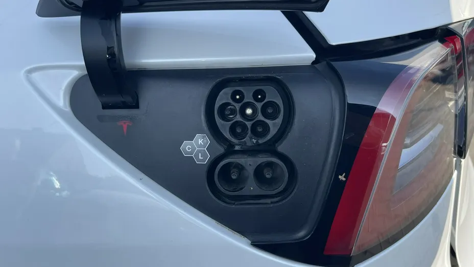 TESLA Model Y -