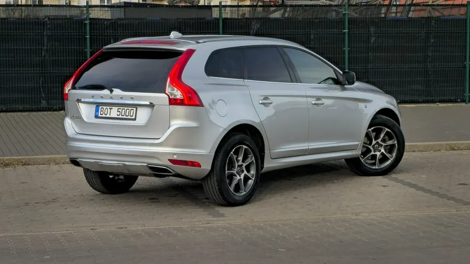 VOLVO XC60 -