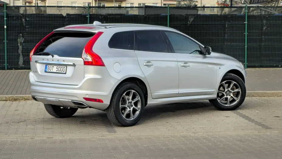 VOLVO XC60 -