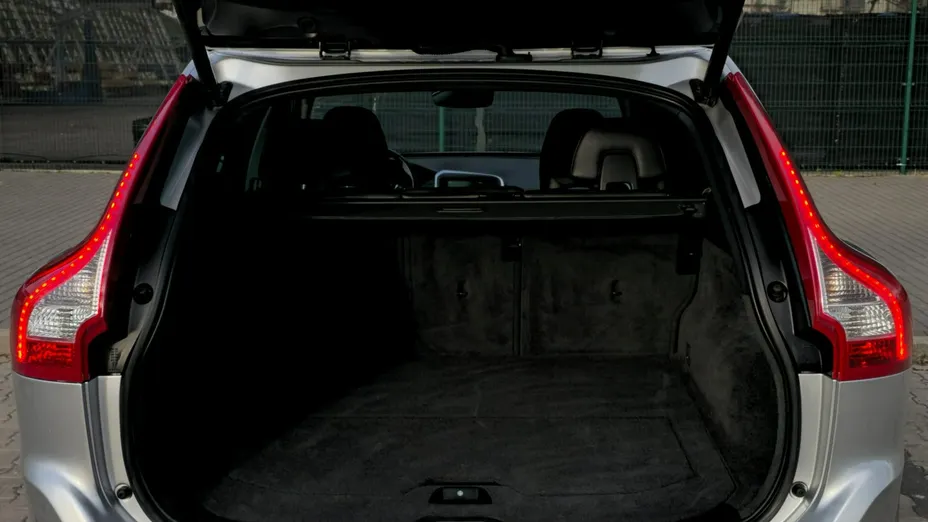 VOLVO XC60 -