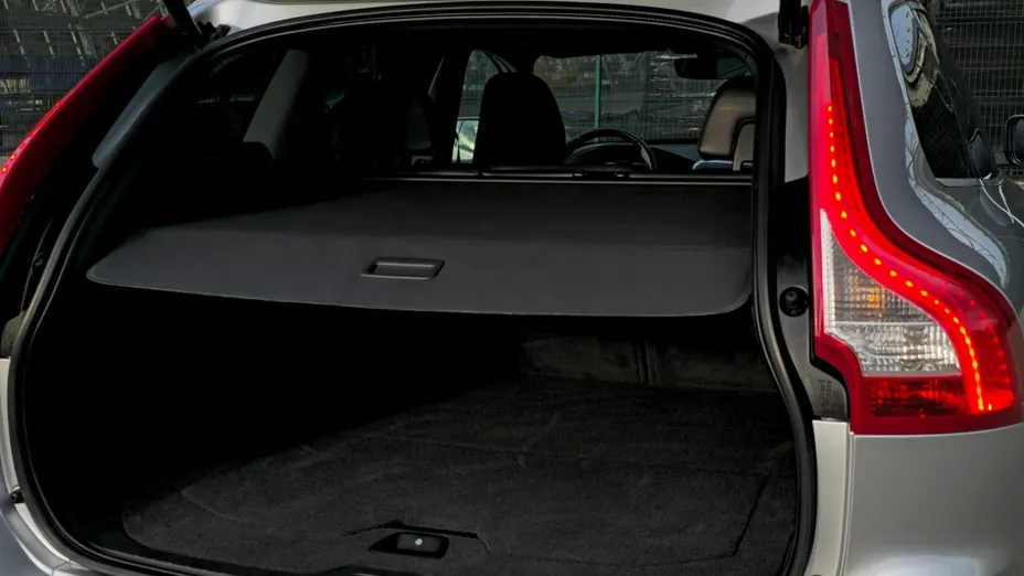 VOLVO XC60 -