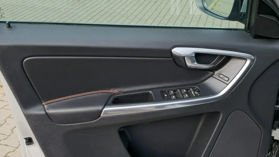 VOLVO XC60 -