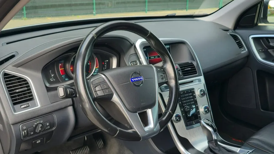 VOLVO XC60 -